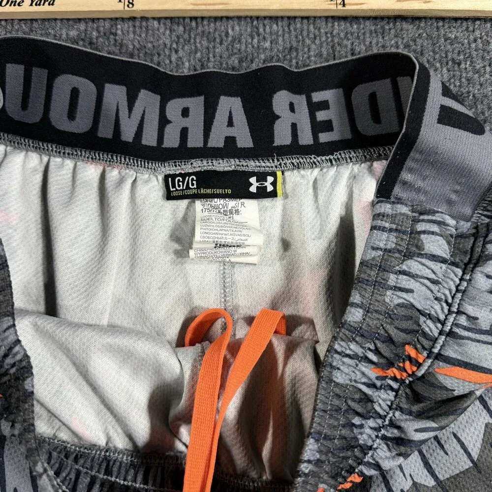 Under Armour Mens Large Loose Camo Shorts Gray Orange Athletic Training Gym